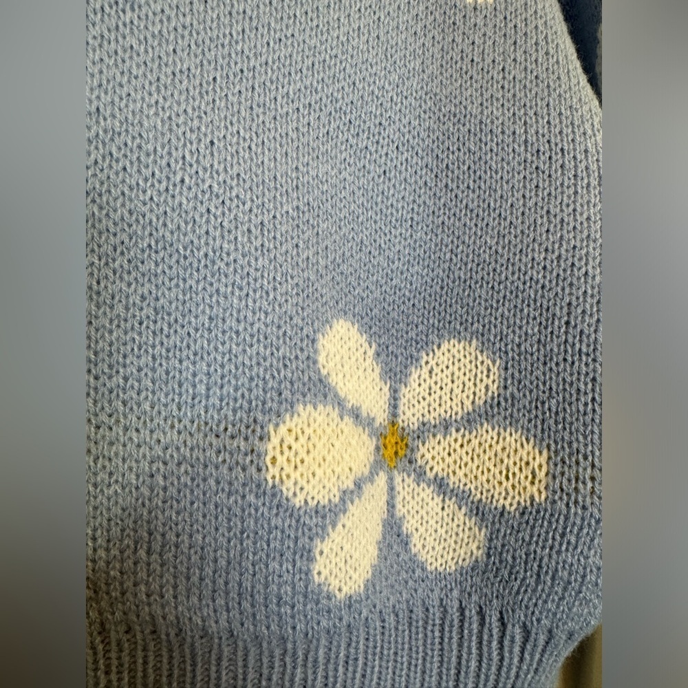 SHEIN Daisy Pattern Baby Blue V-Neck Crop Top Sweater Girls Size 13-14Y - Picture 9 of 11
